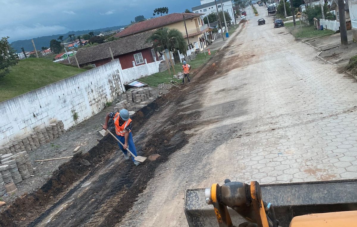 adutora em bom retiro